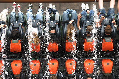 Salto an den Wasserfontänen vorbei